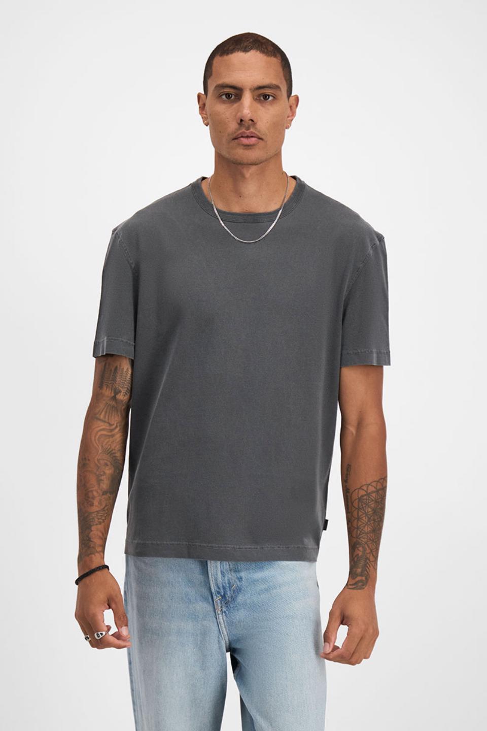Luke (He/Him) wears size Medium and is 187cm tall with 91cm chest and 78cm waist