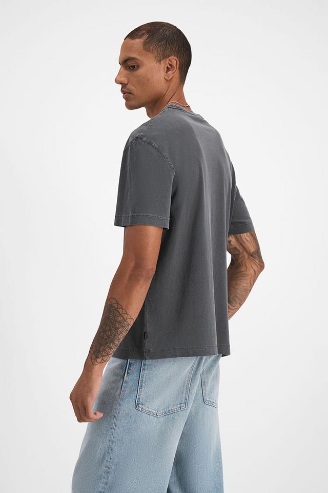 Luke (He/Him) wears size Medium and is 187cm tall with 91cm chest and 78cm waist
