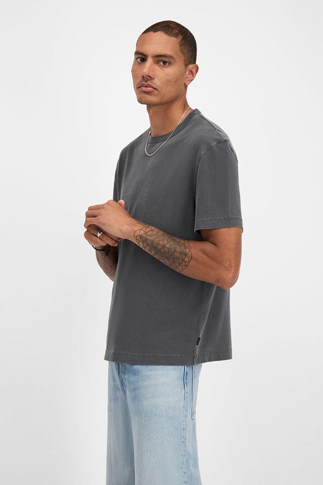 Luke (He/Him) wears size Medium and is 187cm tall with 91cm chest and 78cm waist