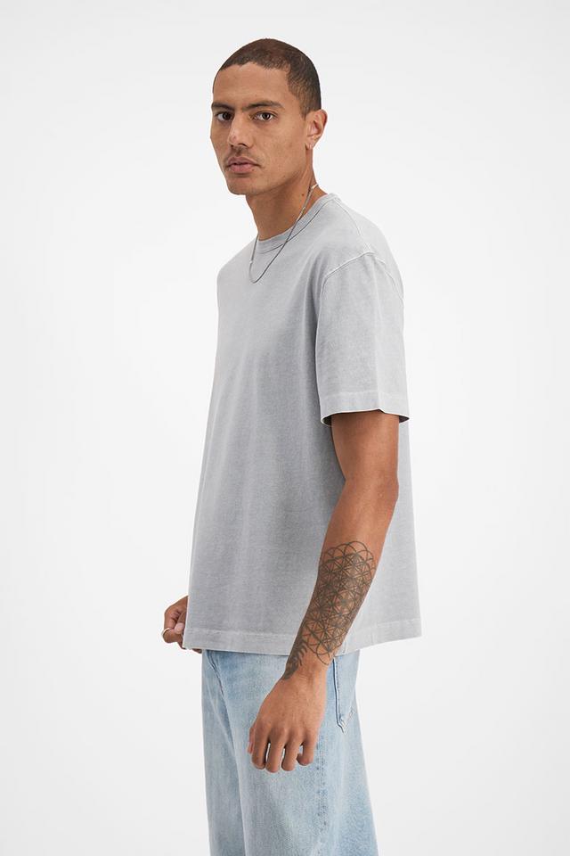 Luke (He/Him) wears size Medium and is 187cm tall with 91cm chest and 78cm waist