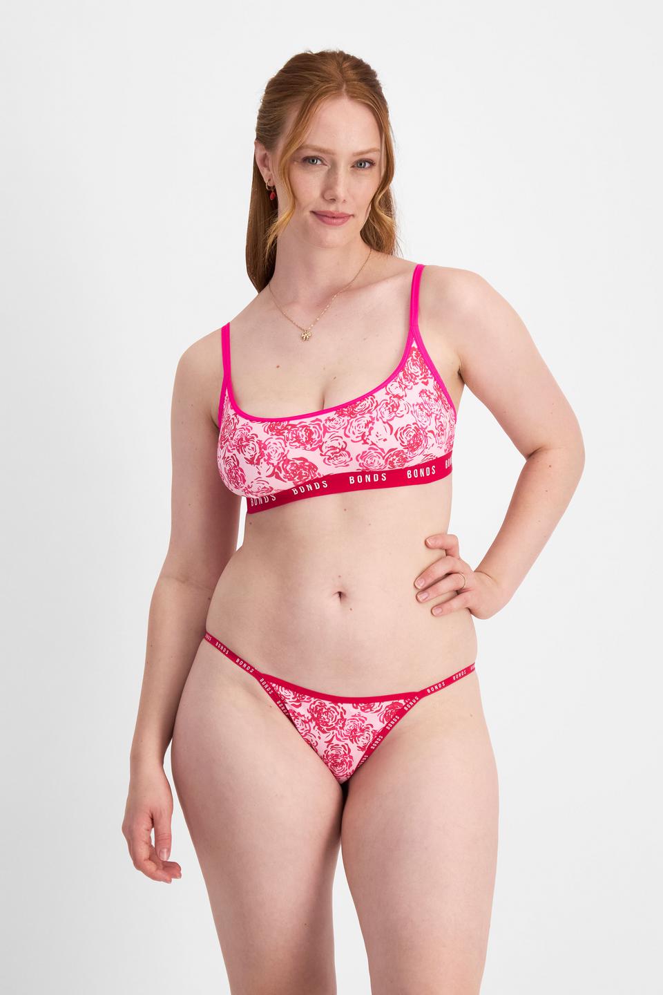 Martine (She/Her) wears size 14 and is 175cm tall with 82cm chest and 76cm waist