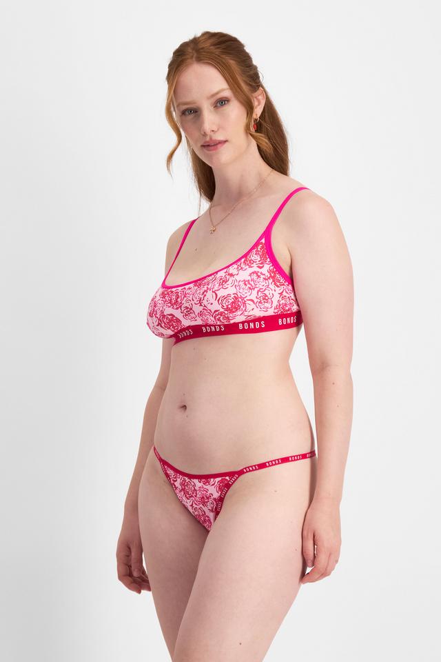 Martine (She/Her) wears size 14 and is 175cm tall with 82cm chest and 76cm waist