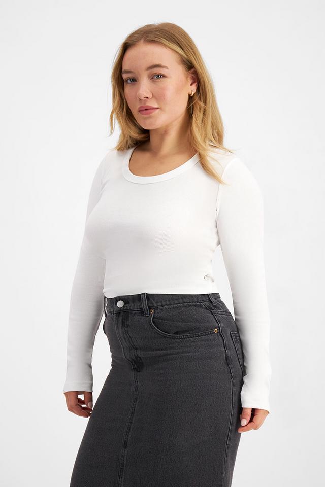 Taylor (She/Her) wears size Large and is 161cm tall with 98cm chest and 74cm waist