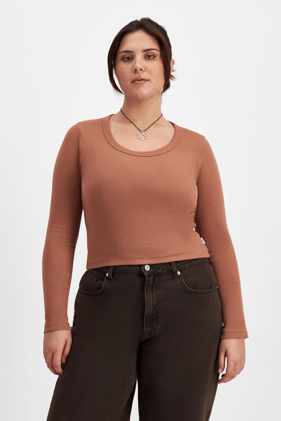 Bella (She/Her) Wears Size Large And Is 173cm Tall With 95cm Chest And 77cm Waist
