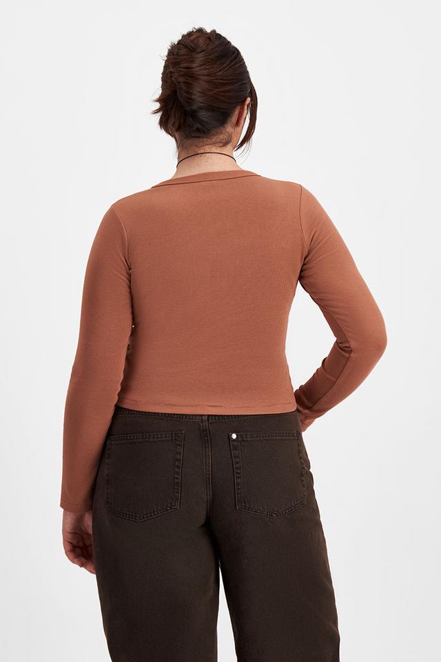 Bella (She/Her) Wears Size Large And Is 173cm Tall With 95cm Chest And 77cm Waist