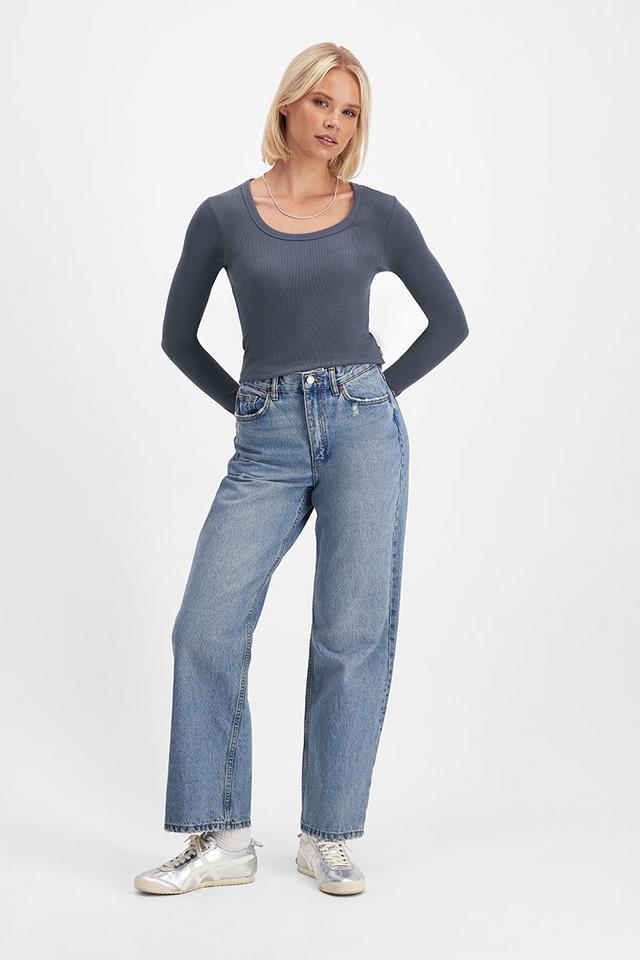 Annalise (She/Her) wears size Small and is 175cm tall with 85cm chest and 68cm waist