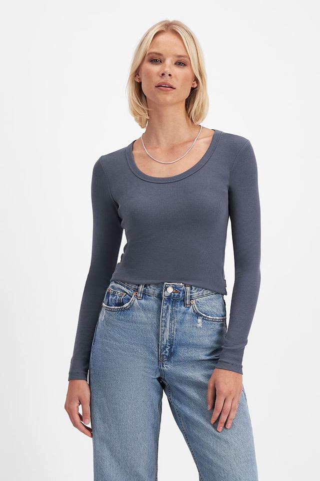 Annalise (She/Her) wears size Small and is 175cm tall with 85cm chest and 68cm waist
