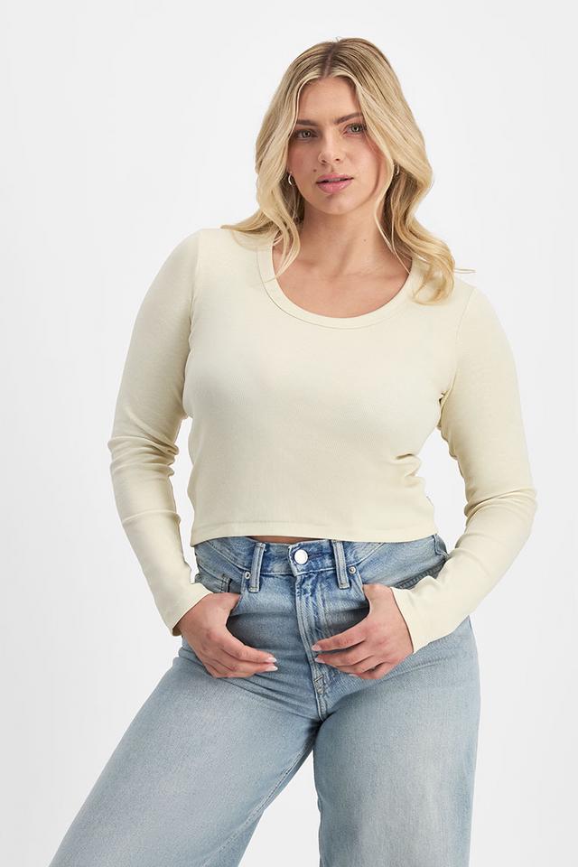 Zoe (She/Her) wears size Large and is 170cm tall with 98cm chest and 85cm waist