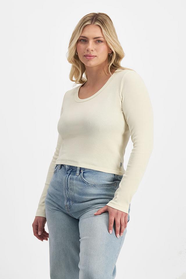 Zoe (She/Her) wears size Large and is 170cm tall with 98cm chest and 85cm waist