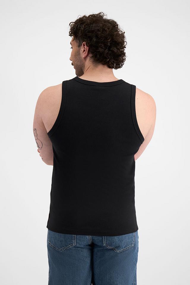 Sam (He/Him) wears size XL and is 178cm tall with 112cm chest
