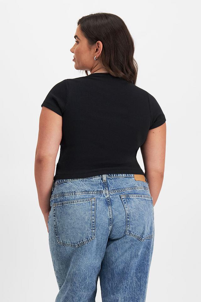 Elle (She/Her) wears size Large and is 160cm tall with 94cm chest and 71cm waist