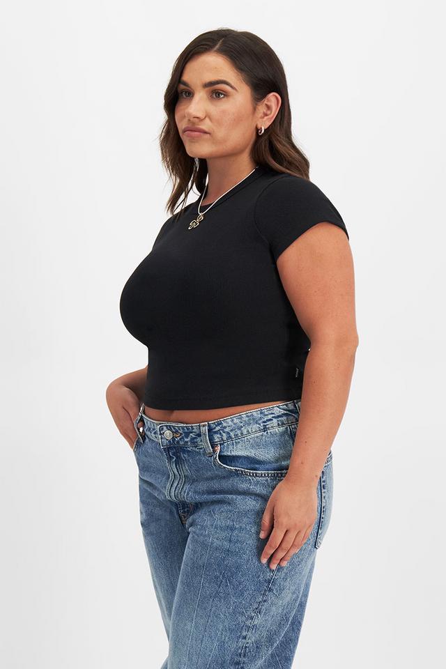 Elle (She/Her) wears size Large and is 160cm tall with 94cm chest and 71cm waist