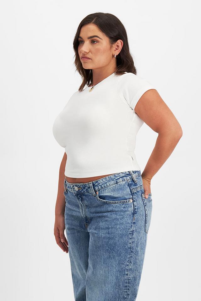 Elle (She/Her) wears size Large and is 160cm tall with 94cm chest and 71cm waist