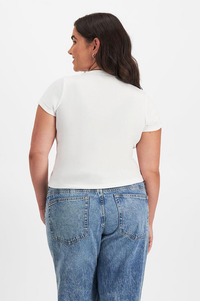 Elle (She/Her) wears size Large and is 160cm tall with 94cm chest and 71cm waist