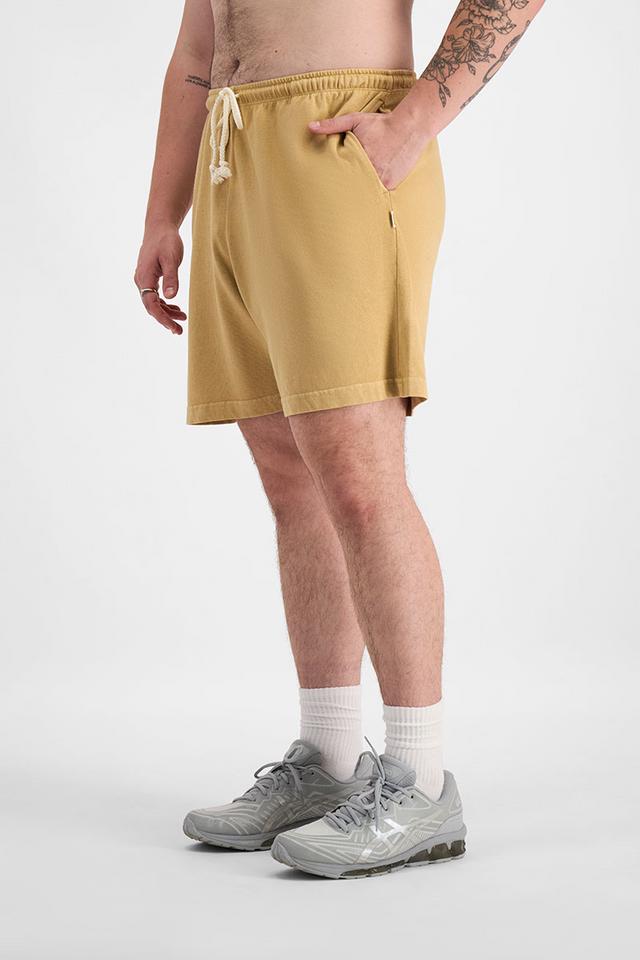 Sam (He/Him) wears size XL and is 178cm tall with 112cm chest