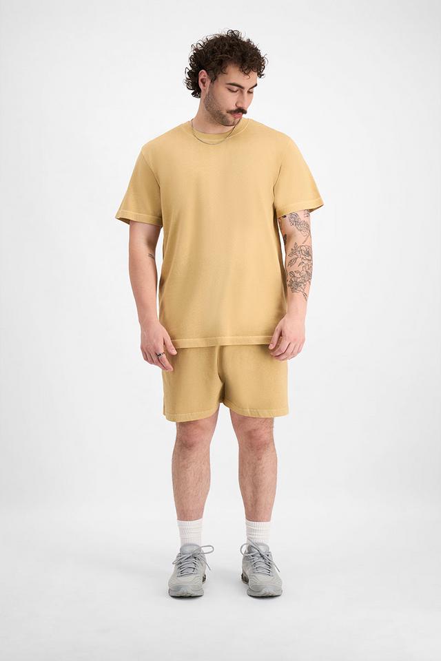 Sam (He/Him) wears size XL and is 178cm tall with 112cm chest