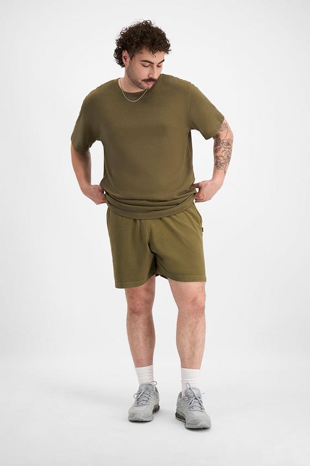 Sam (He/Him) wears size XL and is 178cm tall with 112cm chest