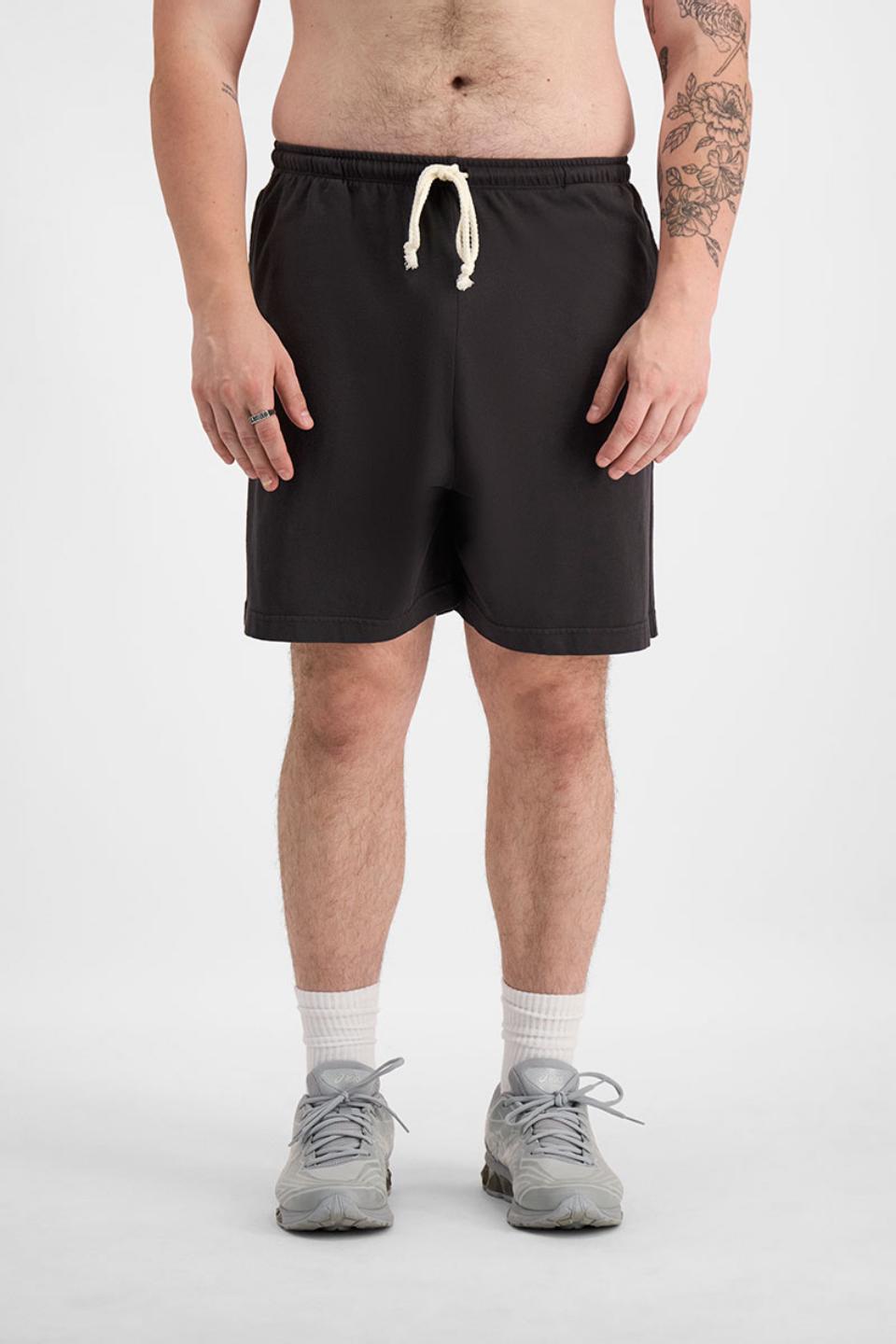 Sam (He/Him) wears size XL and is 178cm tall with 112cm chest