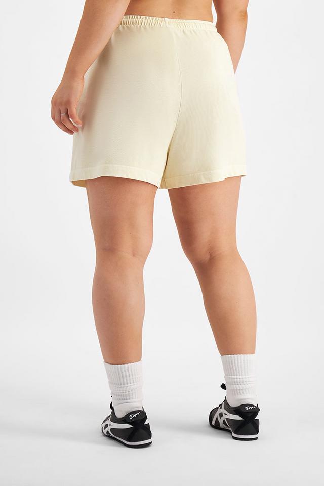 Taylor (She/Her) wears size Large and is 161cm tall with 98cm chest and 74cm waist