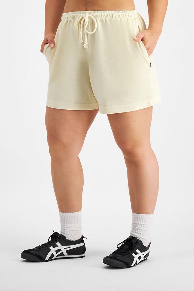 Taylor (She/Her) wears size Large and is 161cm tall with 98cm chest and 74cm waist