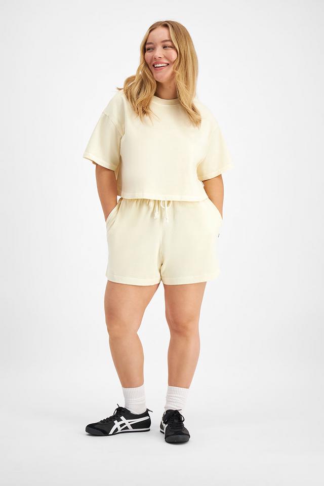 Taylor (She/Her) wears size Large and is 161cm tall with 98cm chest and 74cm waist
