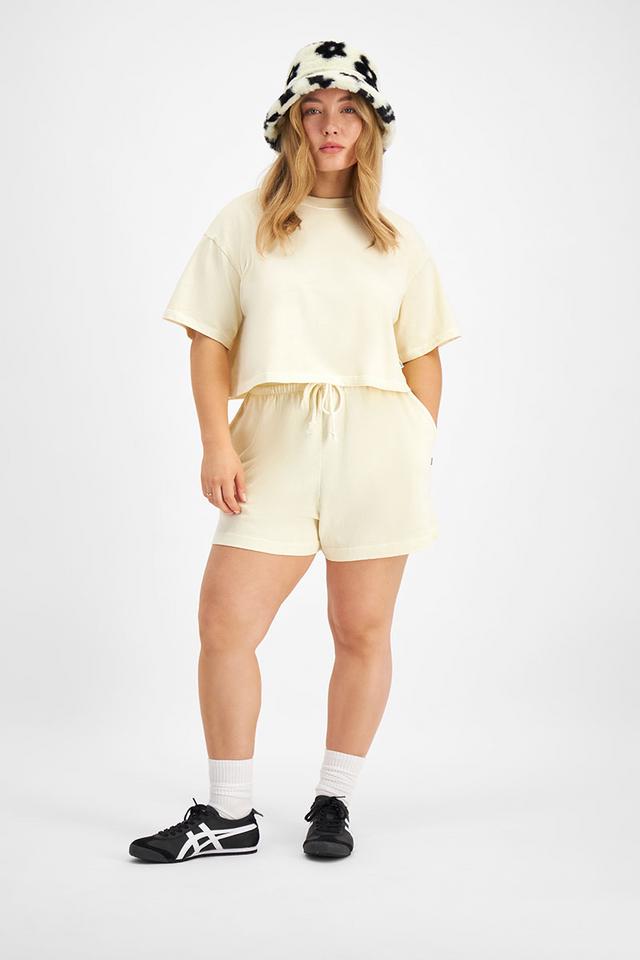 Taylor (She/Her) wears size Large and is 161cm tall with 98cm chest and 74cm waist