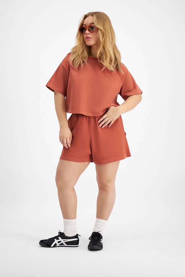 Taylor (She/Her) wears size Large and is 161cm tall with 98cm chest and 74cm waist