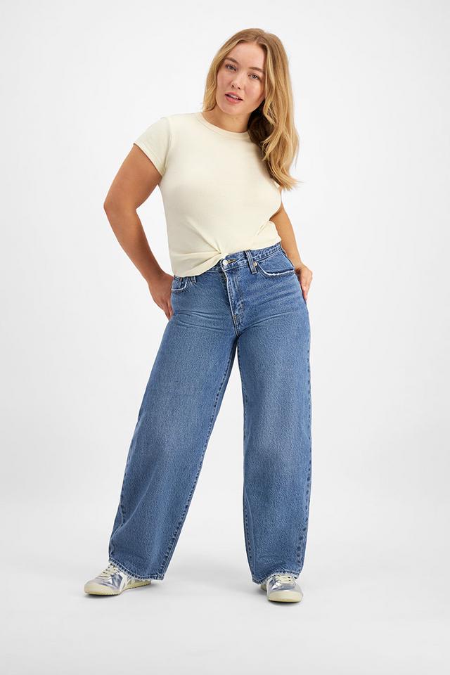 Taylor (She/Her) wears size Large and is 161cm tall with 98cm chest and 74cm waist