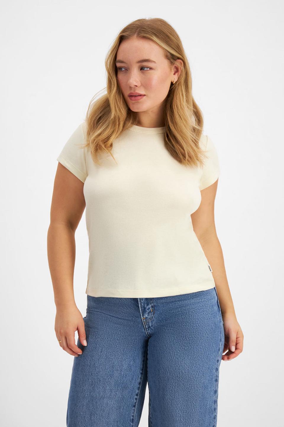 Taylor (She/Her) wears size Large and is 161cm tall with 98cm chest and 74cm waist