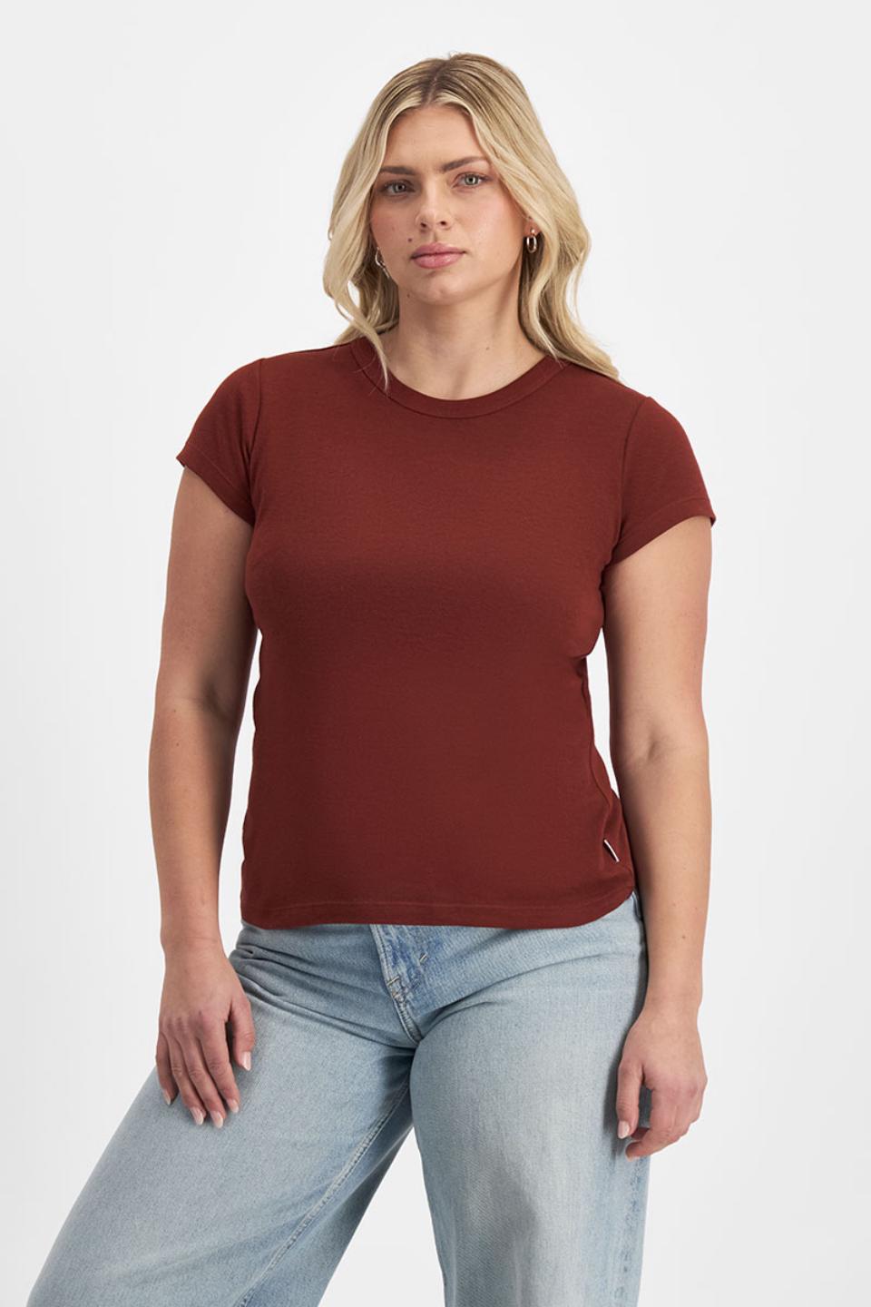 Zoe (She/Her) wears size Large and is 170cm tall with 98cm chest and 85cm waist