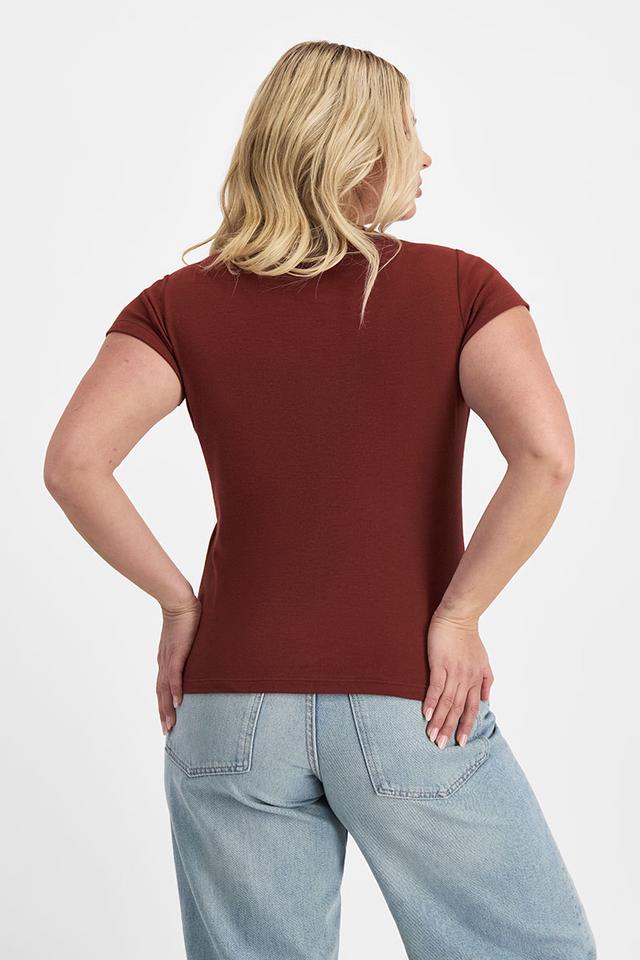 Zoe (She/Her) wears size Large and is 170cm tall with 98cm chest and 85cm waist