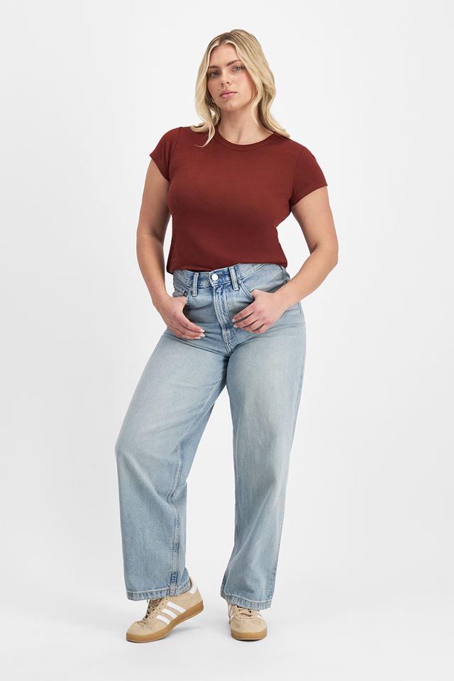 Zoe (She/Her) wears size Large and is 170cm tall with 98cm chest and 85cm waist