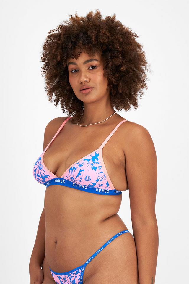 Madeleine (She/Her) wears a size 16 is 181cm tall with 99cm bust a 88cm waist and 118cm hip.