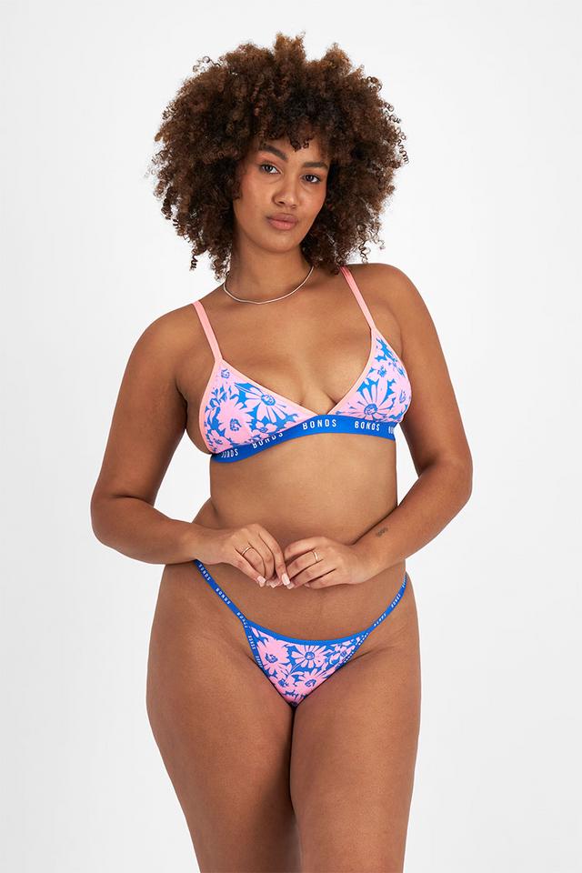 Madeleine (She/Her) wears a size 16 is 181cm tall with 99cm bust a 88cm waist and 118cm hip.