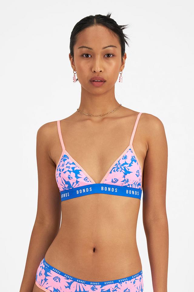 Mukisa (She/her) wears a size 14 is 173cm tall with 89cm bust a 75cm waist and 98cm hip.