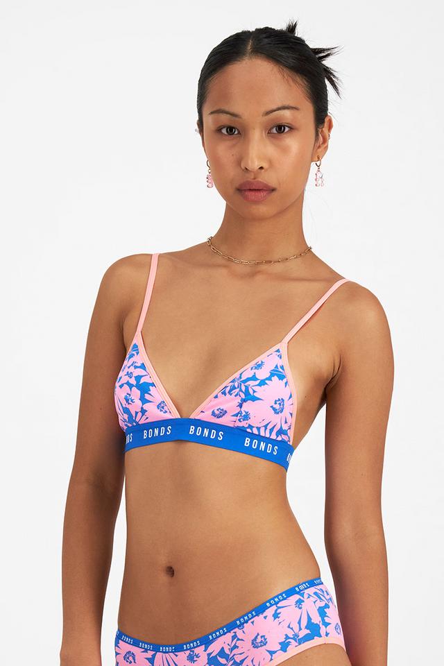 Mukisa (She/her) wears a size 14 is 173cm tall with 89cm bust a 75cm waist and 98cm hip.