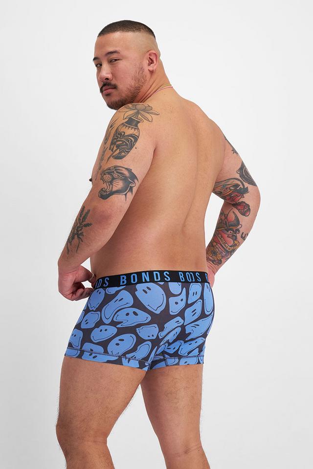 MIKE (HE/HIM) WEARS SIZE XL IS 180CM TALL WITH 120CM CHEST AND 96CM WAIST.
