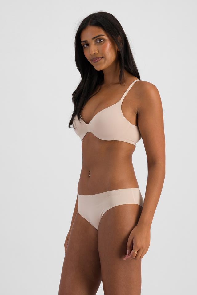 NAYA (She/Her) wears size 10 and is 174cm tall with 80cm chest and 63cm waist