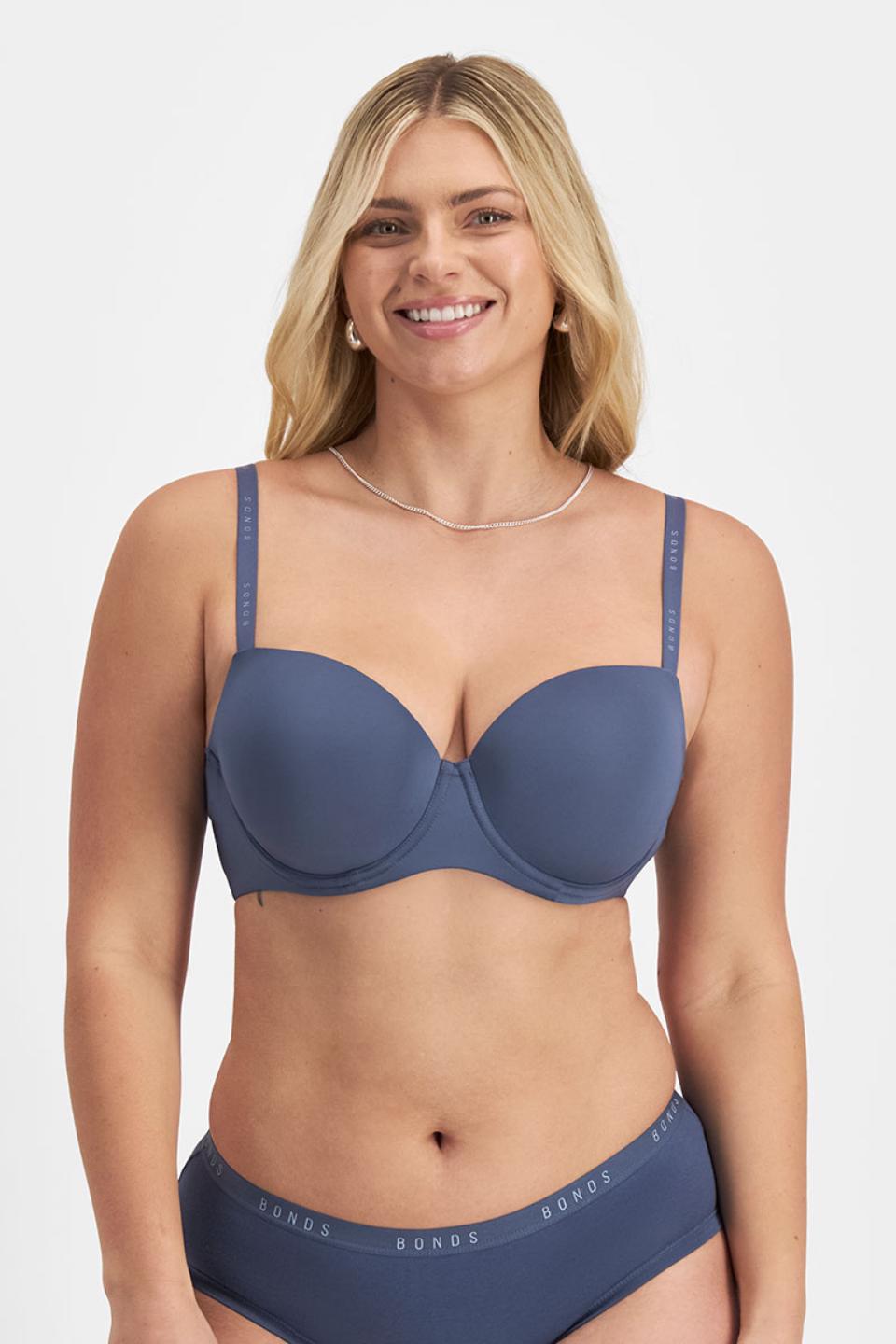 Zoe (She/Her) wears size 14D and is 170cm tall with 98cm chest and 85cm waist