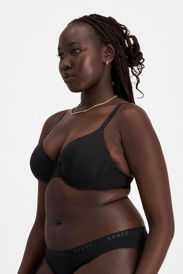 Victoria (She/Her) wears size 14DD and is 178cm tall with 96cm chest and 78cm waist