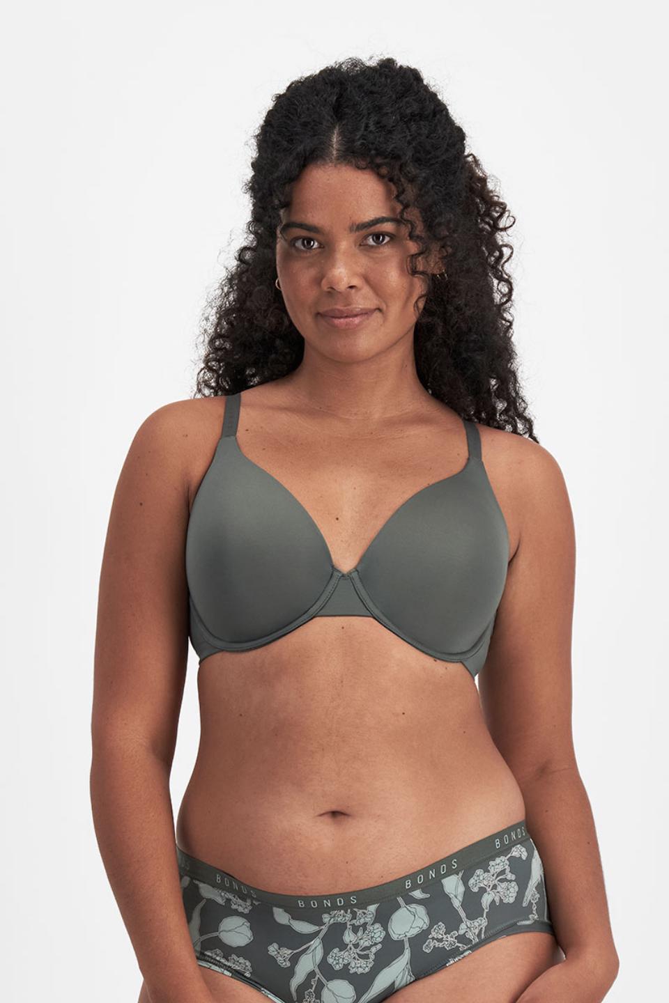 Larissa (She/Her) wears size 14DD and is 170cm tall with 90cm chest and 79.cm wais