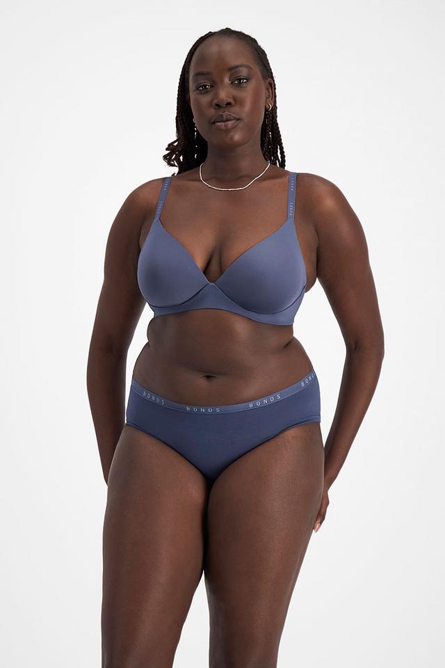 Victoria (She/Her) wears size 14DD and is 178cm tall with 96cm chest and 78cm waist