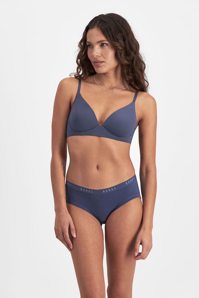 Steph (She/Her) wears size 12B and is 170cm tall with 81cm chest and 66cm waist
