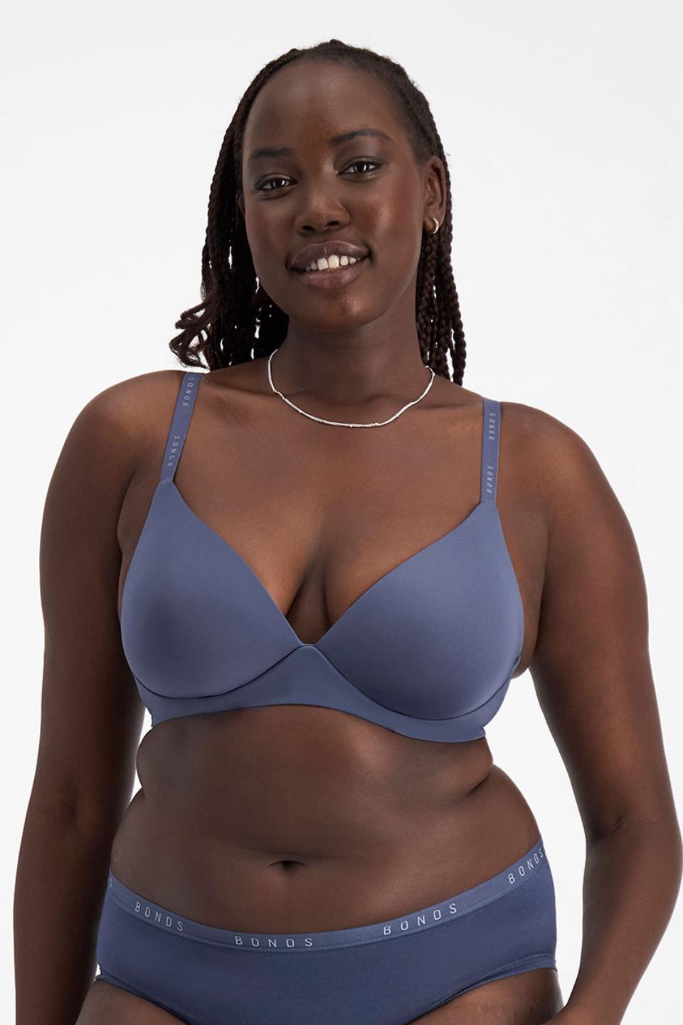 Victoria (She/Her) wears size 14DD and is 178cm tall with 96cm chest and 78cm waist