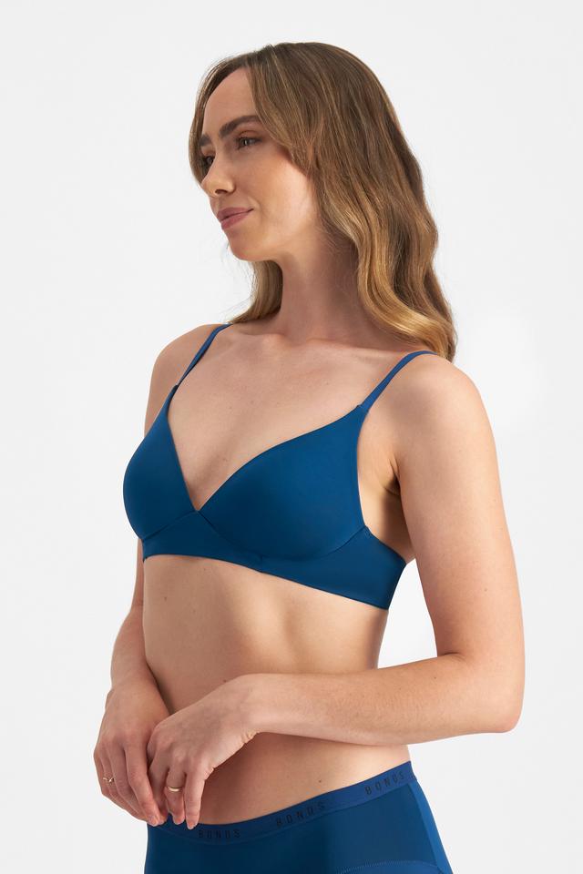 Mikaela (She/Her) wears size 12B and is 177cm tall with 89cm chest and 66cm waist