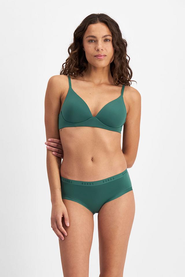 Steph (She/Her) wears size 12B and is 170cm tall with 81cm chest and 66cm waist