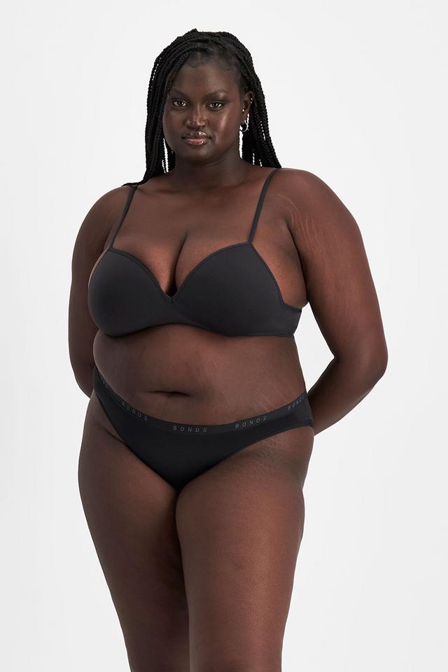 Nyapal (She/Her) wears size 18 and is 182cm tall with 121cm chest and 111cm waist