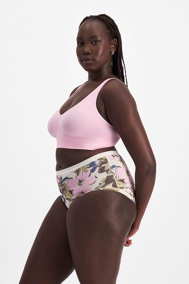 Victoria (She/Her) wears size 14 and is 178cm tall with 96cm chest and 78cm waist