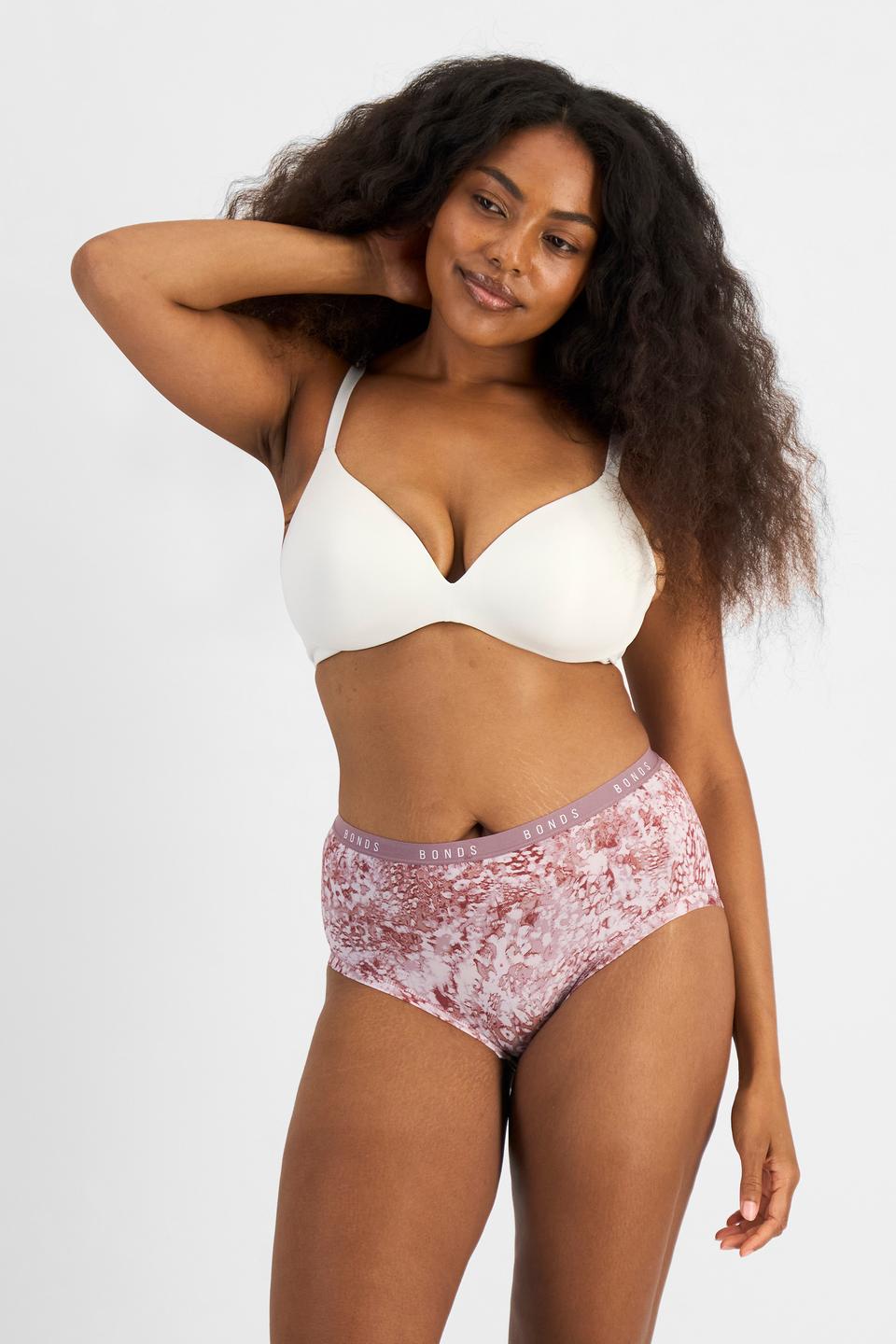 Cassaera (She/Her) wears size 14 and is 180cm tall with 107cm chest and 82cm waist