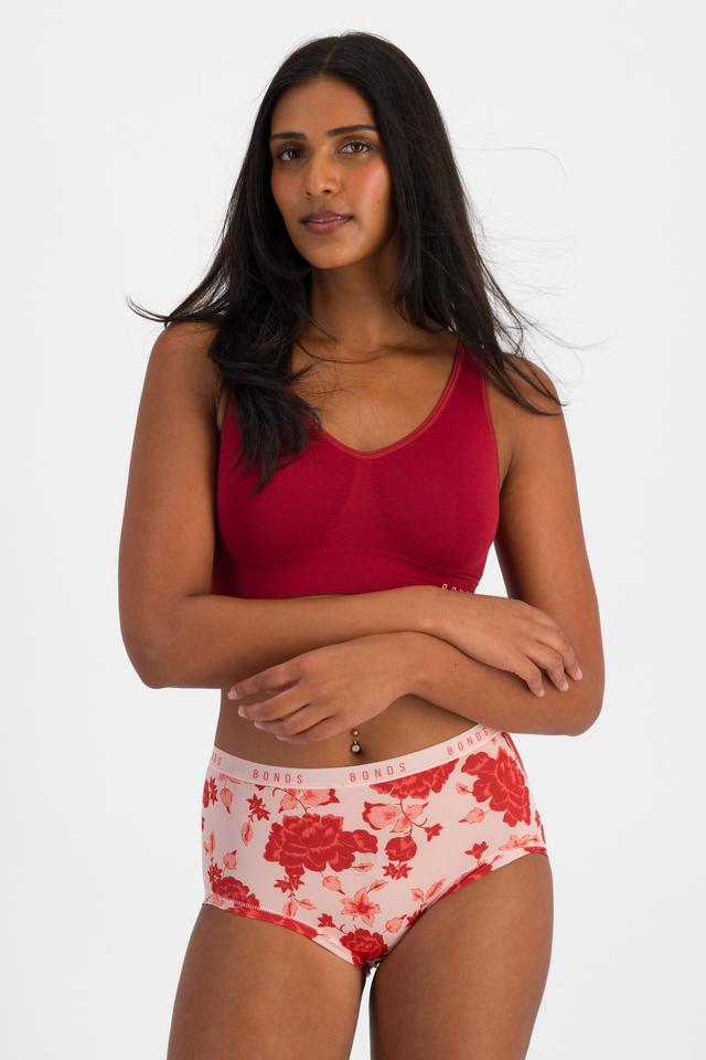 NAYA (She/Her) wears size 12 and is 174cm tall with 80cm chest and 63cm waist